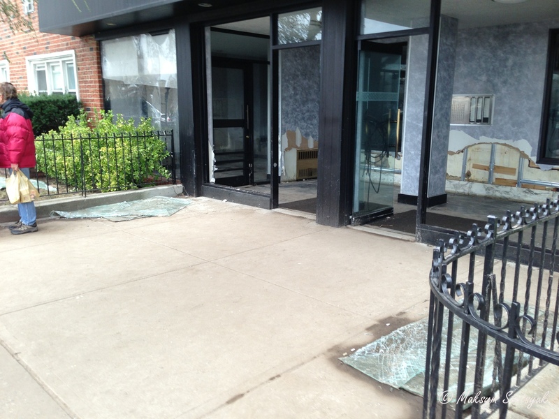 Ще чийсь розвалений підїзд