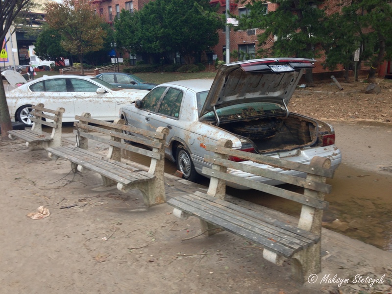 Багажники були автоматично відкриті помираючою електронікою вечором під час підтоплення